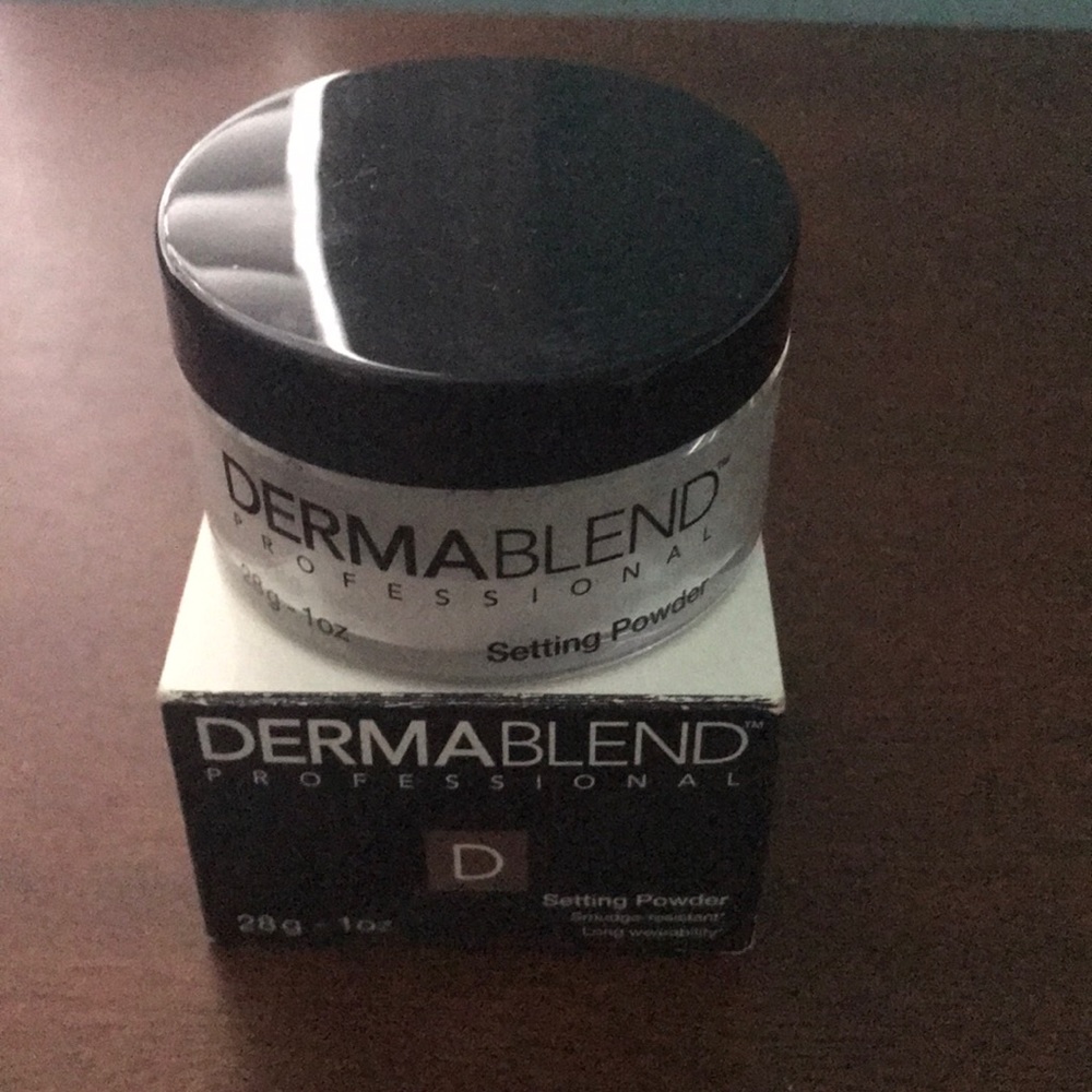 Dermablend Setting Powder - Picture 2 of 3
